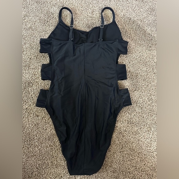 Shade & Shore sexy cut out one piece Swimsuit - Picture 3 of 5